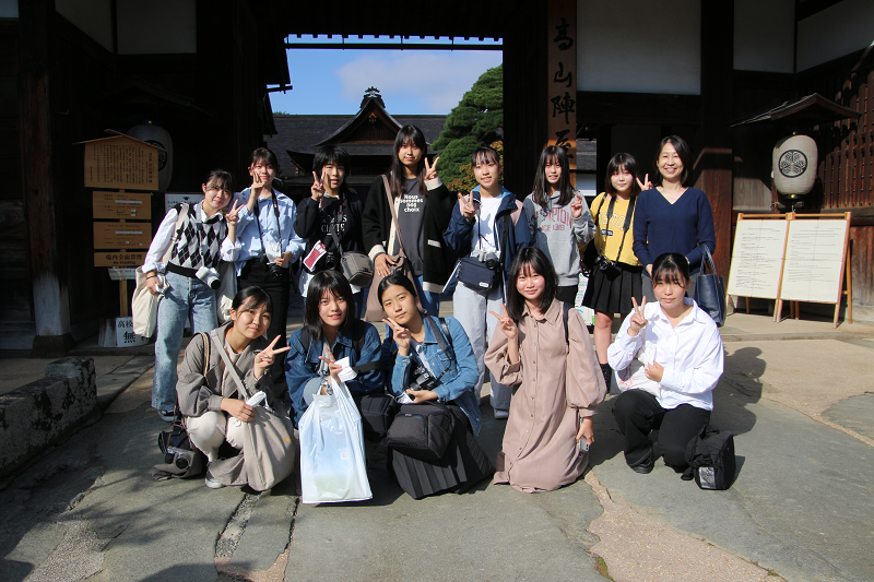 高山陣屋では説明付きで見学