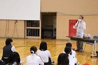 学校薬剤師秋山先生の講演