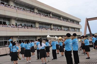 吹奏楽部、全校生徒も